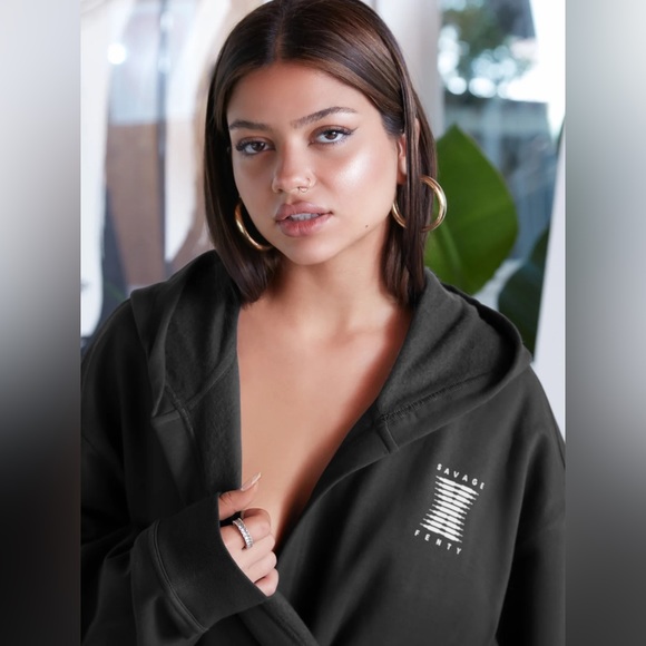 Savage x Fenty Showgirl short robe - Gray M/L - Picture 2 of 6